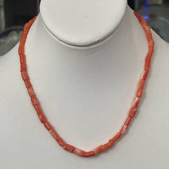 Natural Japanese momo coral tubular bead gold tone necklace - Picture 7 of 7